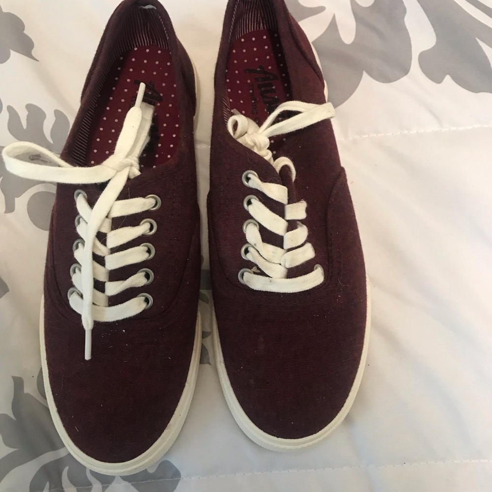 Austin’s tennis shoes